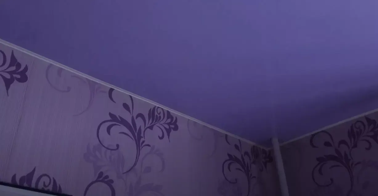 Сиреневый натяжной потолок для кухни — Улан-Удэ, Жердева, 60, фото 2
